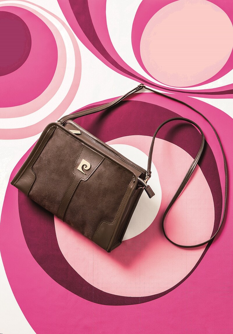 「pierre cardin SPECIAL BOOK」に付属するショルダーバッグ。