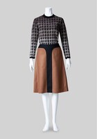 公開記念ニット（発売元：クイーポ）