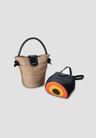 公開記念バッグ（発売元：クイーポ）