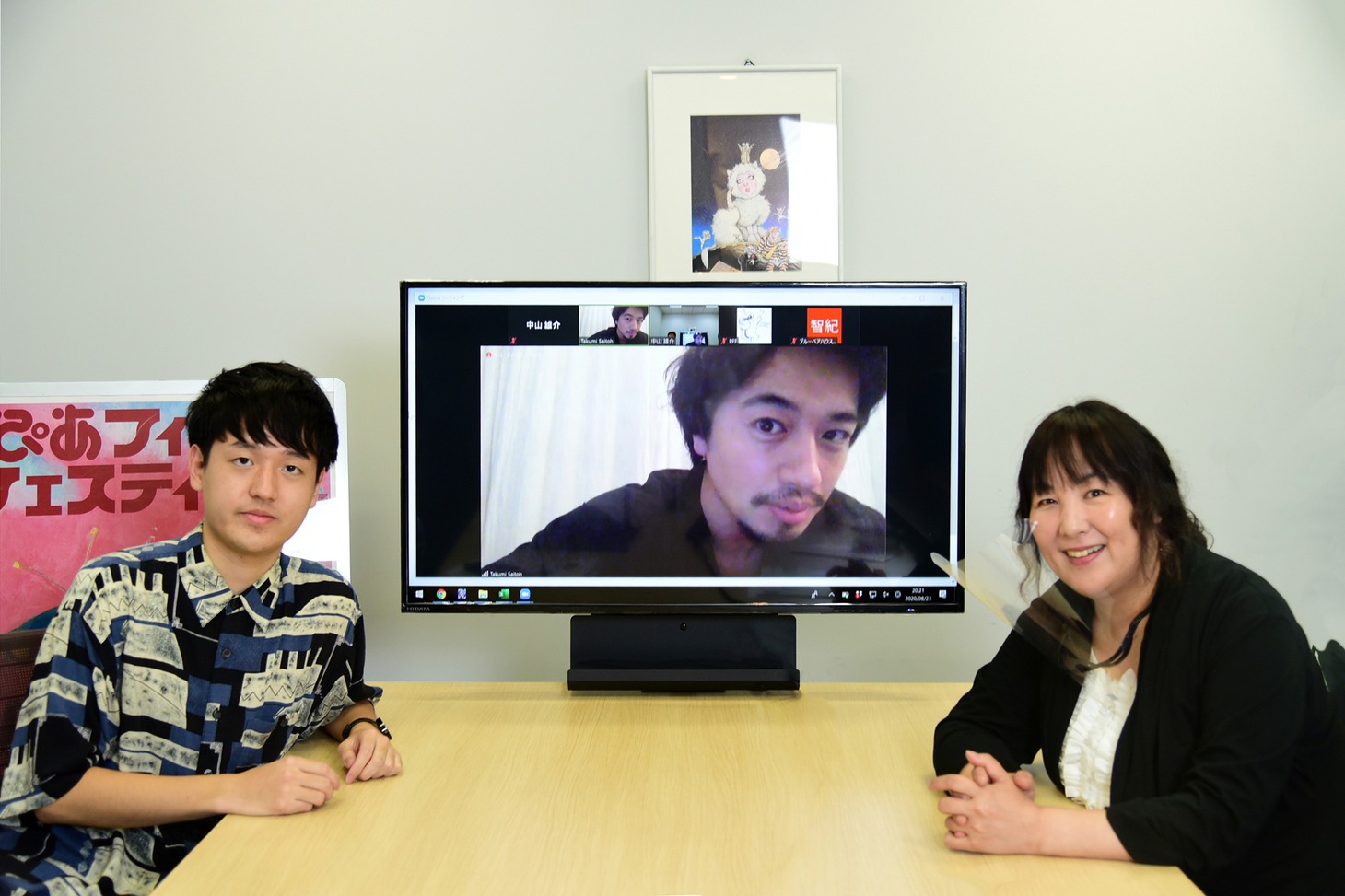 奥山大史（左）、斎藤工（中央のモニター）、PFFディレクターの荒木啓子（右）。