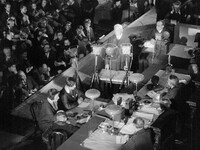 「粛清裁判」 (c)ATOMS & VOID