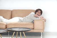 ViVi11月号「tokyo boy cam」より、柳楽優弥のメイキングオフショット。