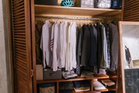 「窮鼠はチーズの夢を見る」より、恭一の部屋のクローゼット。