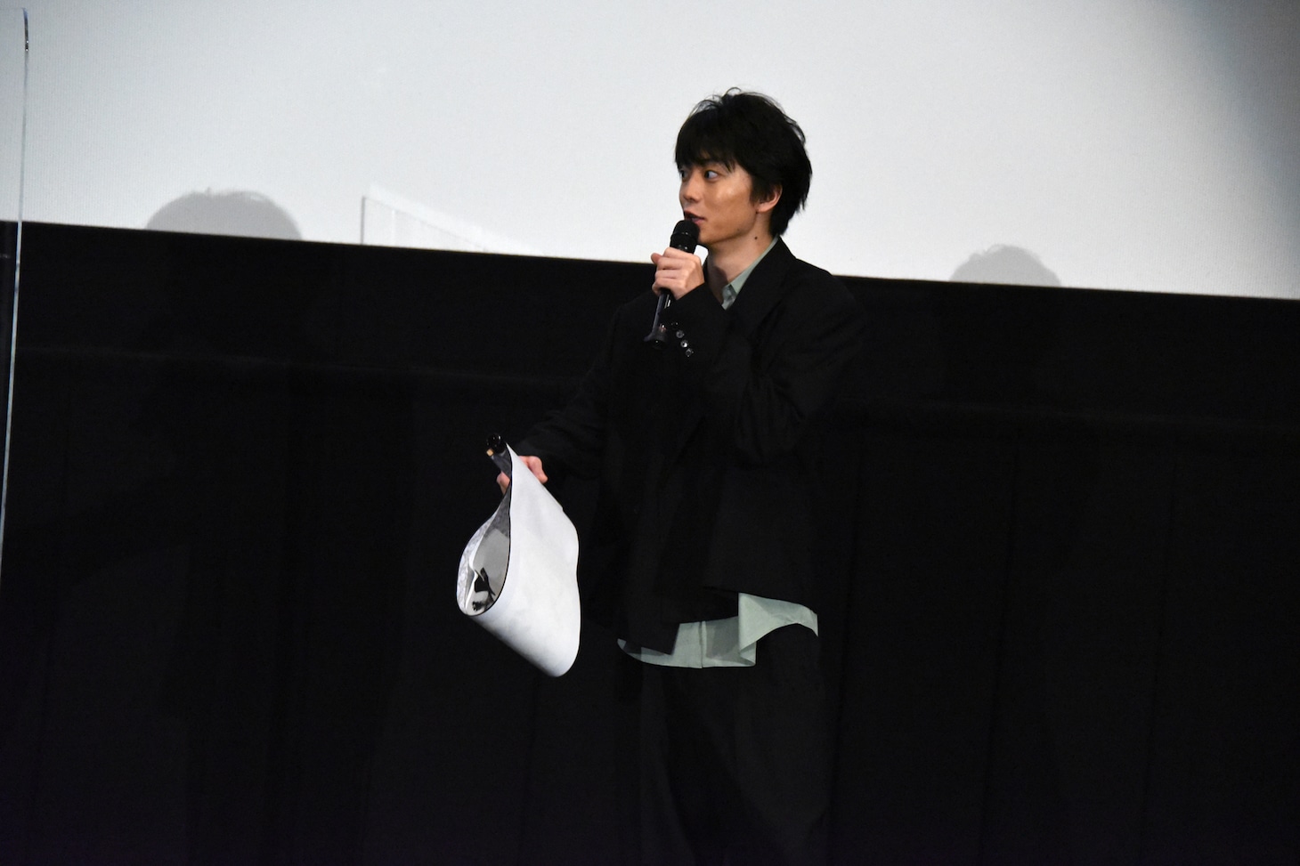 清原果耶の達筆ぶりをみて「僕の、もう出したくないです……」と弱気になる伊藤健太郎。