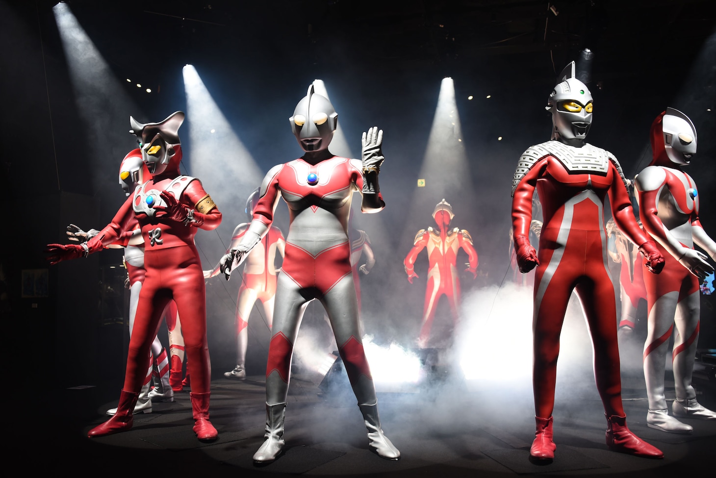 会場内に並ぶ歴代ウルトラマン。