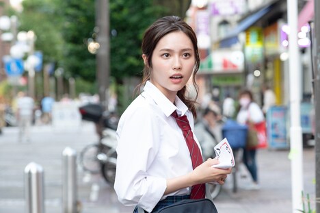 秋田汐梨演じる皆川祐奈。