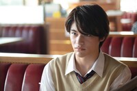 石川雷蔵演じる新田貴大。