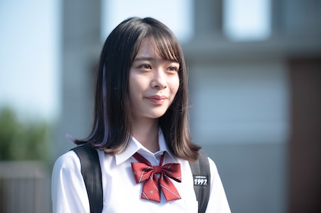 田鍋梨々花演じる原紬。