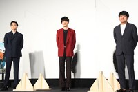 「リスタートはただいまのあとで」公開記念舞台挨拶にて、左から竜星涼、古川雄輝、井上竜太。