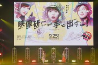 左から梅澤美波、齋藤飛鳥、山下美月。(c)マイナビ TOKYO GIRLS COLLECTION 2020 AUTUMN/WINTER ONLINE