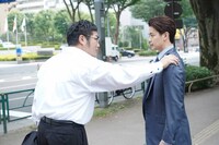 松尾諭演じる蒲谷隆太（左）と、瀬戸康史演じる桜庭和馬（右）。