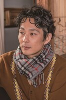 「空に住む」より、高橋洋演じる柏木。