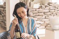 「空に住む」より、美村里江演じる小早川明日子。