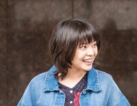 「空に住む」より、岸井ゆきの演じる木下愛子。