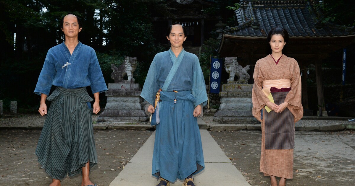 吉沢亮、高良健吾、橋本愛が撮影に臨む、大河「青天を衝け」現場写真と 