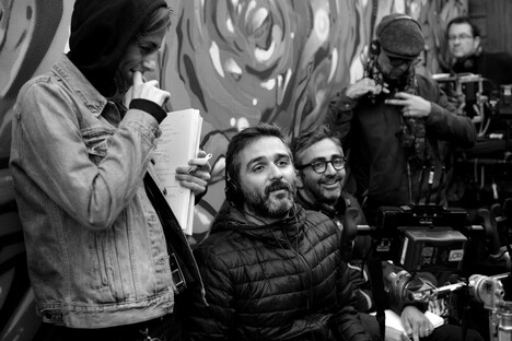 「スペシャルズ！ ～政府が潰そうとした自閉症ケア施設を守った男たちの実話～」モノクロメイキング写真 （C)photos-carole-bethuel-2019