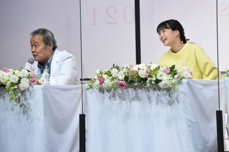 左から西田敏行、広瀬すず。