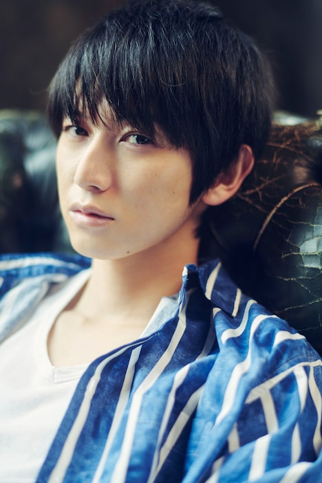 「30th Anniversary 本郷奏多カレンダー2021」STARDUST SHOPPERS購入特典となるポストカードのイメージ。