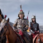 ドニー・イェンの素早い剣さばき!「ムーラン」監督コメント入り新映像が公開