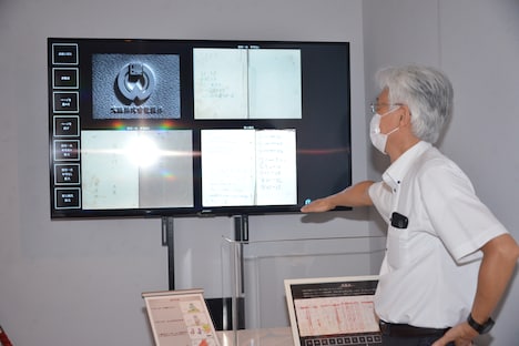 「公開70周年記念 映画『羅生門』展」より、第3章「撮影と録音」の非接触型デジタル展示の様子。