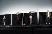 「喜劇 愛妻物語」公開記念舞台挨拶の様子。左から新津ちせ、濱田岳、水川あさみ、足立紳。