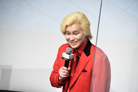 逆再生映像を使ったクイズで「おネギって言ってましたよね!?」と混乱するカズレーザー。