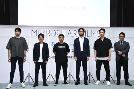 「MIRRORLIAR FILMS」プロジェクト発表会見の様子。左から関根佑介、伊藤主税、山田孝之、阿部進之介、松田一輝、小金澤剛康。