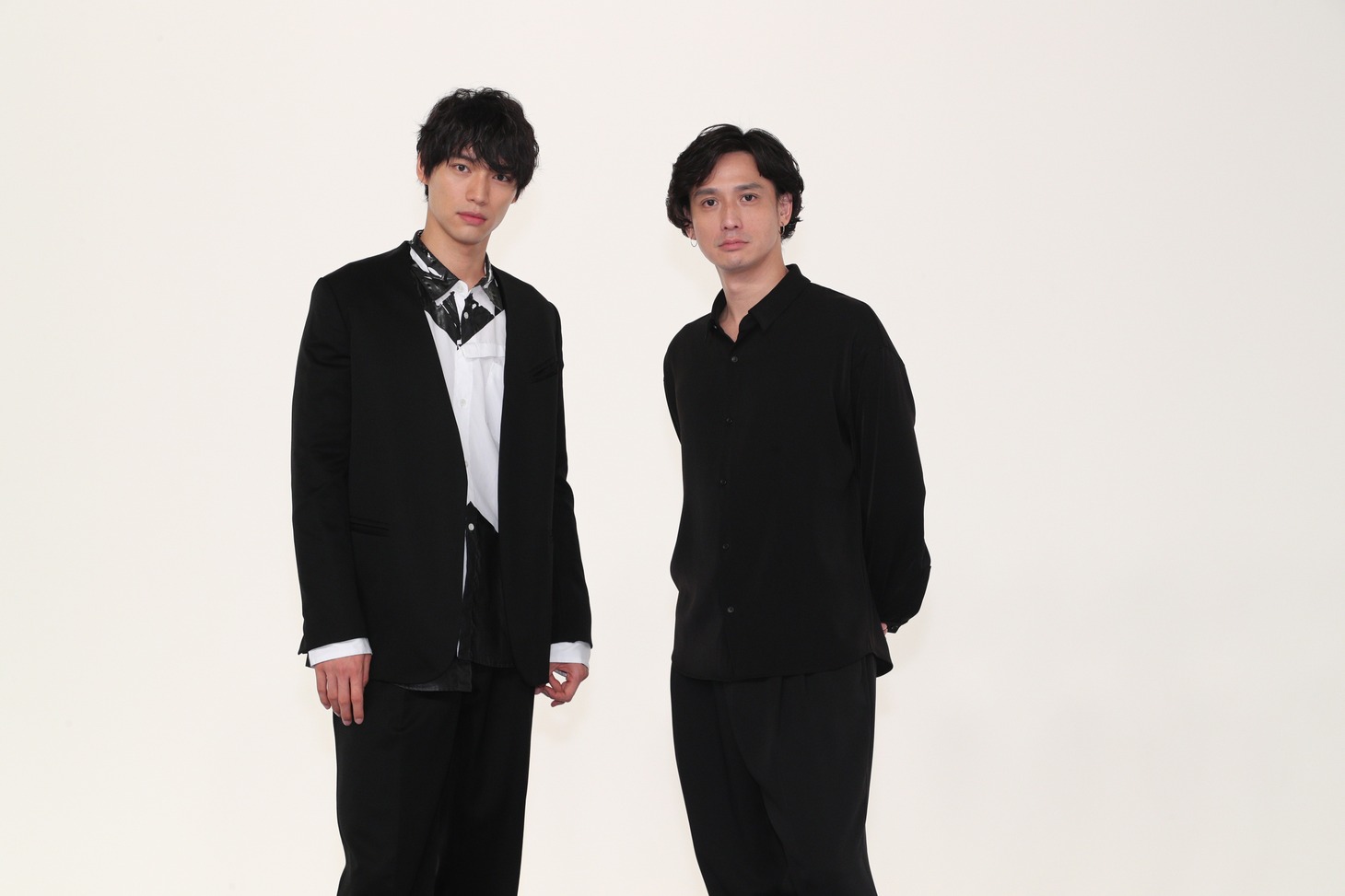 左から福士蒼汰、安藤政信。