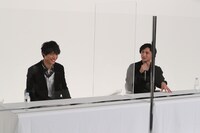 左から福士蒼汰、安藤政信。