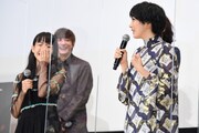 前列左から奈緒、松本穂香。