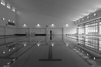 「プールサイドマン」