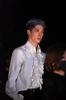 人気画像8位は「MIYAVI『なら国際映画祭』レッドカーペットに娘と共に登場」より、MIYAVI。