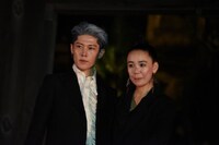 左からMIYAVI、河瀬直美。
