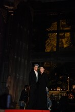 左からMIYAVI、河瀬直美。