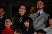 レスリー・キー（後列中央）