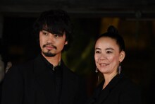 左から斎藤工、河瀬直美。