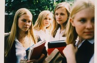 「ヴァージン・スーサイズ」 (c)1999 by Paramount Classics, a division of Paramount Pictures. All Rights Reserved.