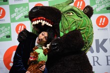 メロン熊に噛まれる山田裕貴。