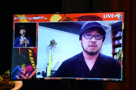 中継でセレモニーに参加した清水崇。