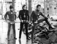 ピエール・カルダンの服をまとう男性モデル。