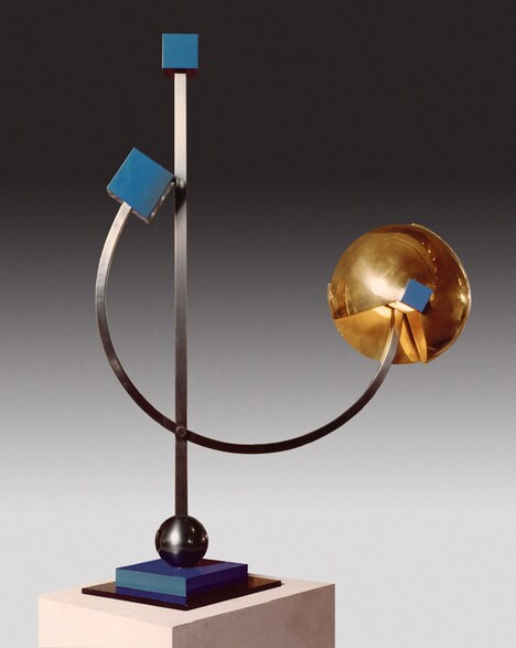 ピエール・カルダンがライセンス展開したランプ。