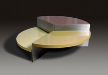 ピエール・カルダンがライセンス展開した机。