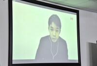 リモート会見に出席した仲野太賀。