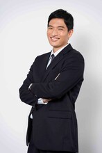 鈴之助演じる浦部健吾。