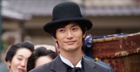 人気画像10位は「西川貴教、三浦春馬主演映画『天外者』で岩崎弥太郎役『かけがえのない瞬間でした』」より、三浦春馬演じる五代友厚。