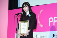 審査員特別賞を受賞した「MOTHERS」監督の関麻衣子。