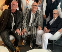 左からトッド・ヒューズ、P・デヴィッド・エバーソール、ピエール・カルダン。