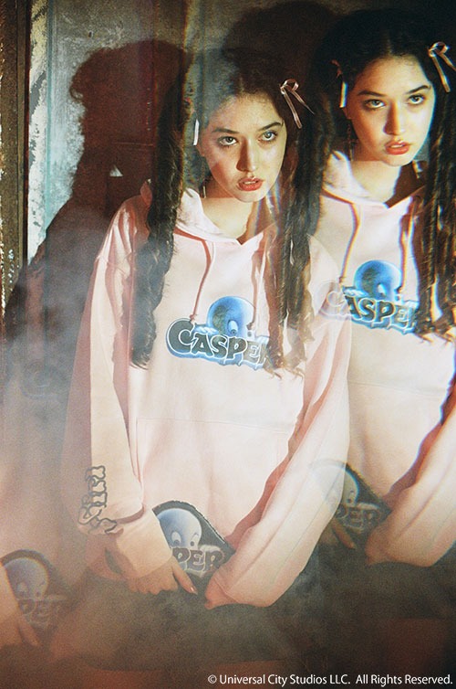 X-girl × CASPER SWEAT HOODIE（税込1万3750円）、X-girl × CASPER POUCH（税込4180円）。