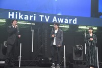 第5回ひかりTVアワードを受賞した大門嵩（中央）。