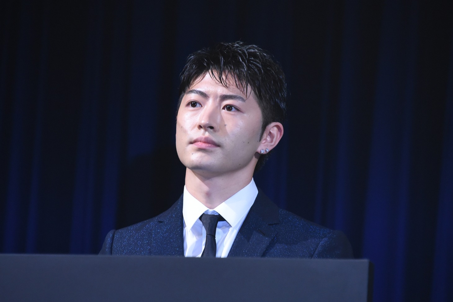 佐野玲於